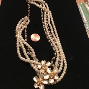 VINTAGE MULTI STRAND LEARL NECKLACE W FLOWERS